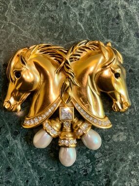VTG Elizabeth Taylor Avon Horse Brooch "Hearts In Tandem” 22K Gold Plated 3"
